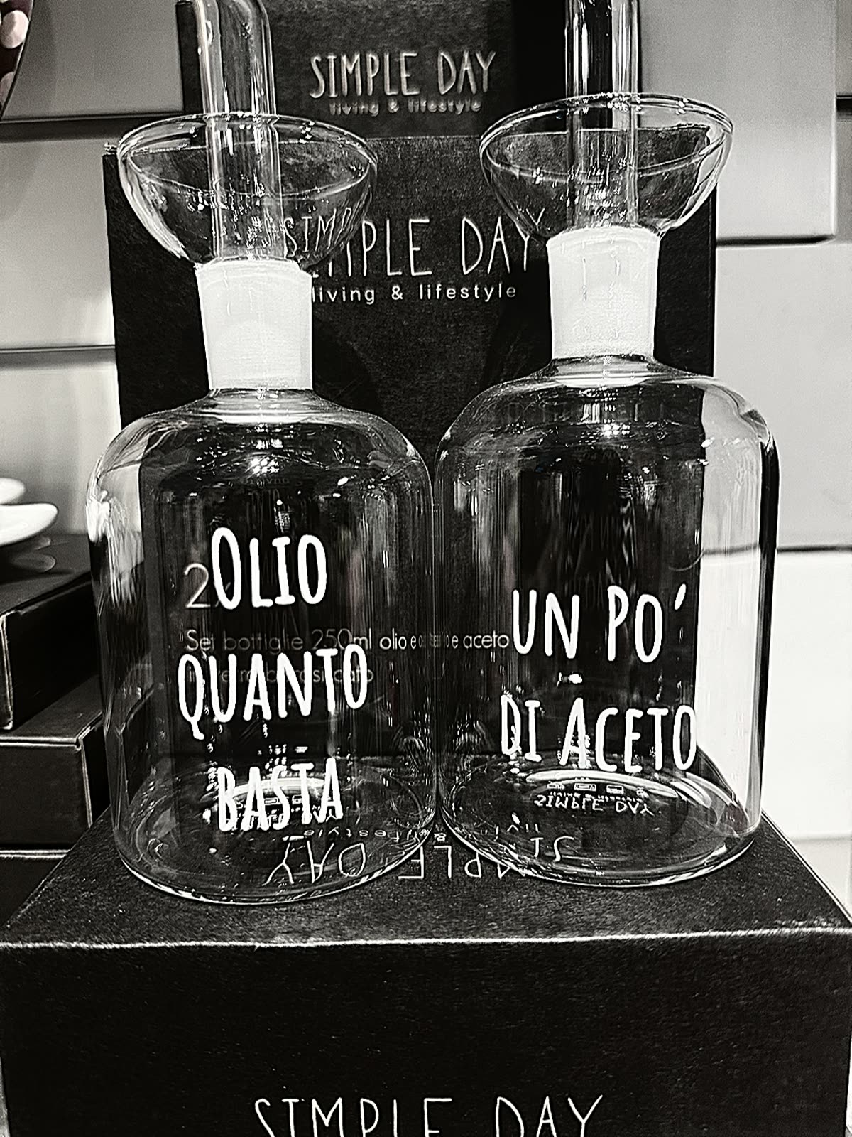 Bottiglie in vetro con scritte della collezione Simple Day