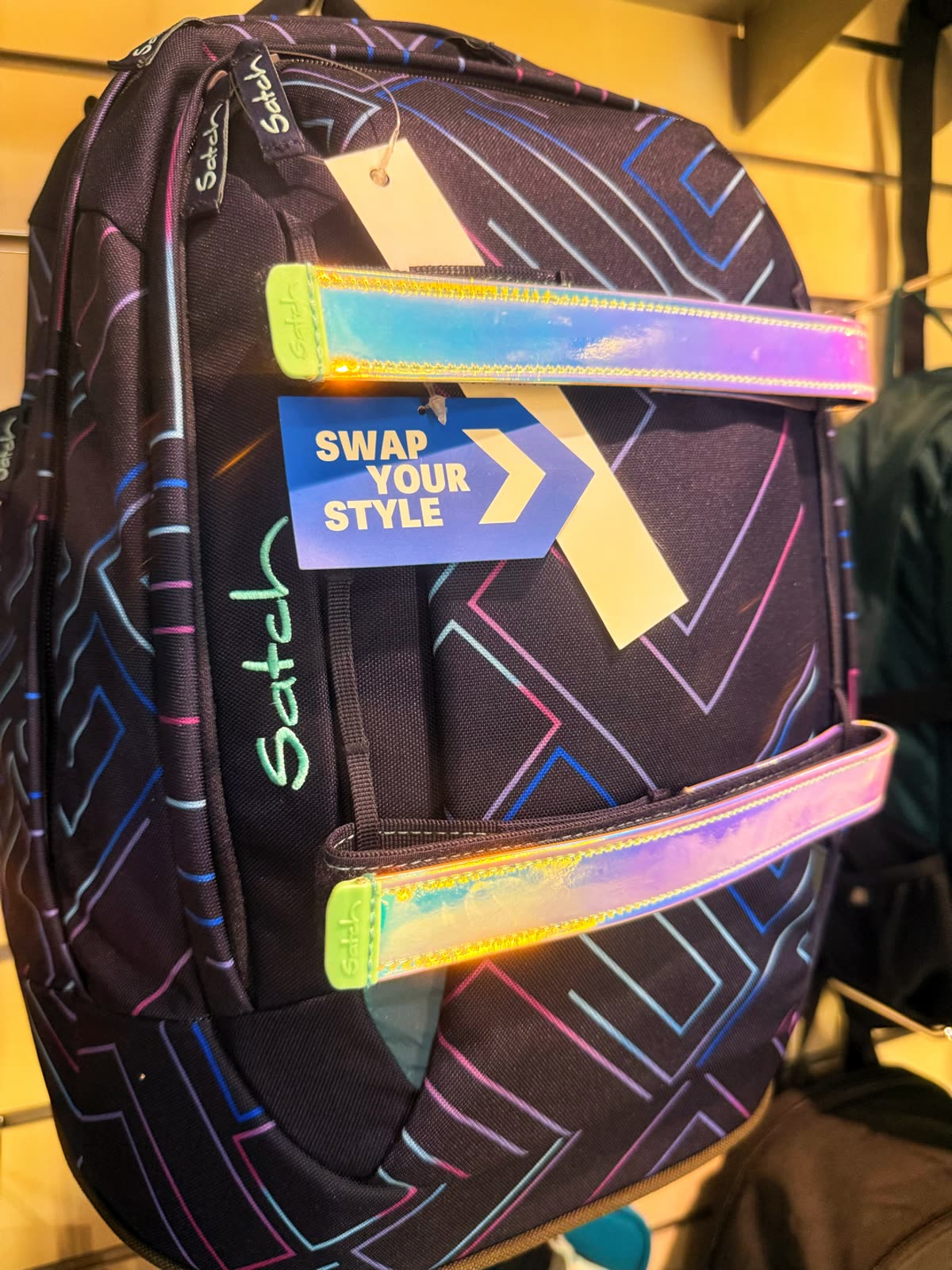 Zaino Seven nero con dettagli colorati