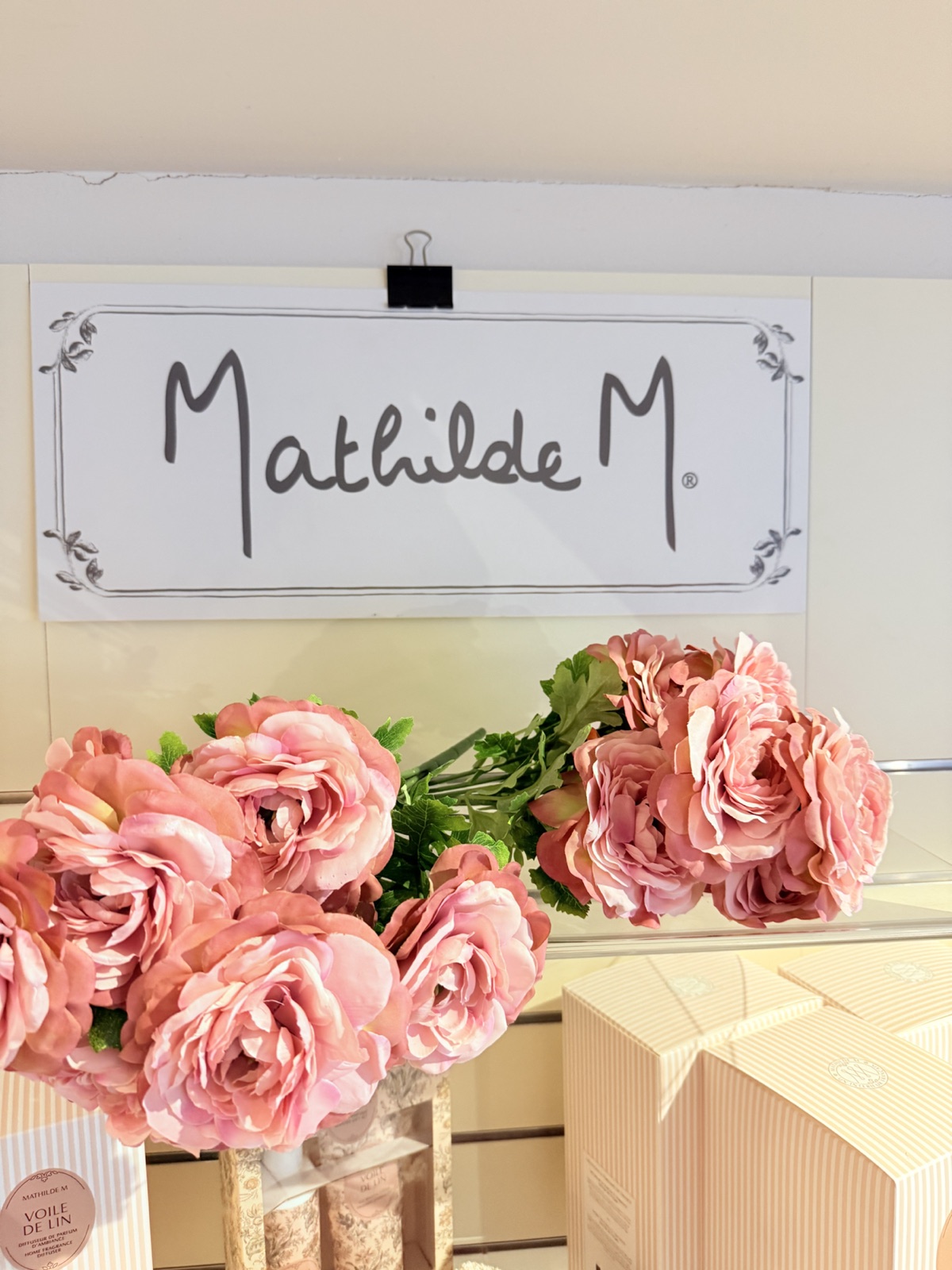 Articolo personalizzato con il nome Matilde esposto in negozio